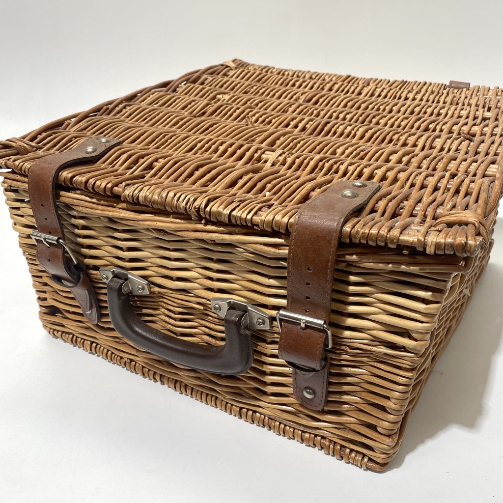 BASKET, Picnic Hamper - Square w Blue Yellow Tartan Lining